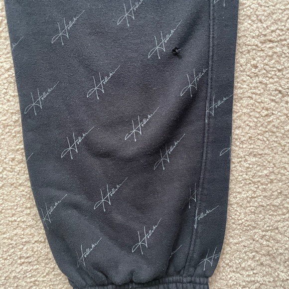 Mens Hollister pants size Medium - black allover script logo - Picture 3 of 4